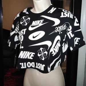 Nike Crop Top XS Nike All Over Nike Essential